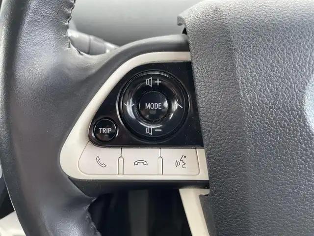 トヨタ プリウス ＰＨＶ A 千葉県 2017(平29)年 7.7万km アティチュードブラックマイカ ワンオーナー/純正11.6インチTコネクトSDナビ/・フルセグTV/Bluetooth/バックカメラ/トヨタセーフティーセンス/・プリクラッシュセーフティー/・レーンディパーチャーアラート/・インテリジェントクリアランスソナー/・ブラインドスポットモニター/・アダプティブクルーズコントロール/前席シートヒーター/ステアリングヒーター/AC100V1500W電源/前後コーナーセンサー/純正LEDヘッドライト/フォグランプ/純正17インチアルミホイール/スマートキー/純正ビルトインETC2.0/本革巻きステアリング/サイド＆カーテンエアバッグ/新車時保証書＆取扱説明書