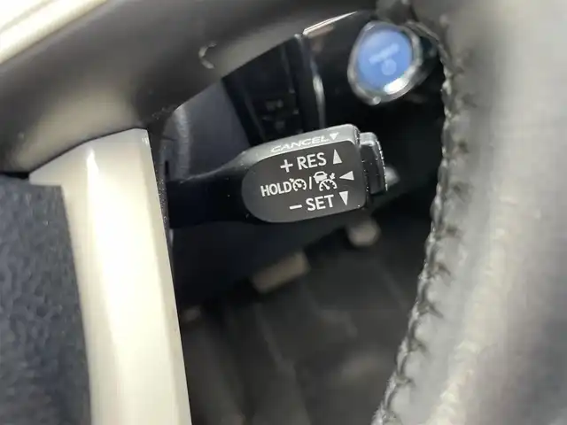 トヨタ プリウス ＰＨＶ A 千葉県 2017(平29)年 7.7万km アティチュードブラックマイカ ワンオーナー/純正11.6インチTコネクトSDナビ/・フルセグTV/Bluetooth/バックカメラ/トヨタセーフティーセンス/・プリクラッシュセーフティー/・レーンディパーチャーアラート/・インテリジェントクリアランスソナー/・ブラインドスポットモニター/・アダプティブクルーズコントロール/前席シートヒーター/ステアリングヒーター/AC100V1500W電源/前後コーナーセンサー/純正LEDヘッドライト/フォグランプ/純正17インチアルミホイール/スマートキー/純正ビルトインETC2.0/本革巻きステアリング/サイド＆カーテンエアバッグ/新車時保証書＆取扱説明書