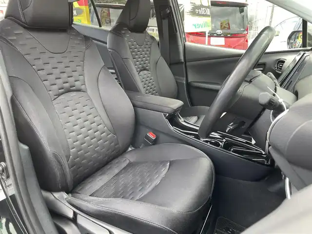 トヨタ プリウス ＰＨＶ A 千葉県 2017(平29)年 7.7万km アティチュードブラックマイカ ワンオーナー/純正11.6インチTコネクトSDナビ/・フルセグTV/Bluetooth/バックカメラ/トヨタセーフティーセンス/・プリクラッシュセーフティー/・レーンディパーチャーアラート/・インテリジェントクリアランスソナー/・ブラインドスポットモニター/・アダプティブクルーズコントロール/前席シートヒーター/ステアリングヒーター/AC100V1500W電源/前後コーナーセンサー/純正LEDヘッドライト/フォグランプ/純正17インチアルミホイール/スマートキー/純正ビルトインETC2.0/本革巻きステアリング/サイド＆カーテンエアバッグ/新車時保証書＆取扱説明書