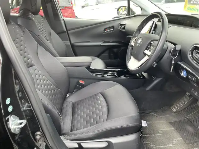 トヨタ プリウス ＰＨＶ A 千葉県 2017(平29)年 7.7万km アティチュードブラックマイカ ワンオーナー/純正11.6インチTコネクトSDナビ/・フルセグTV/Bluetooth/バックカメラ/トヨタセーフティーセンス/・プリクラッシュセーフティー/・レーンディパーチャーアラート/・インテリジェントクリアランスソナー/・ブラインドスポットモニター/・アダプティブクルーズコントロール/前席シートヒーター/ステアリングヒーター/AC100V1500W電源/前後コーナーセンサー/純正LEDヘッドライト/フォグランプ/純正17インチアルミホイール/スマートキー/純正ビルトインETC2.0/本革巻きステアリング/サイド＆カーテンエアバッグ/新車時保証書＆取扱説明書