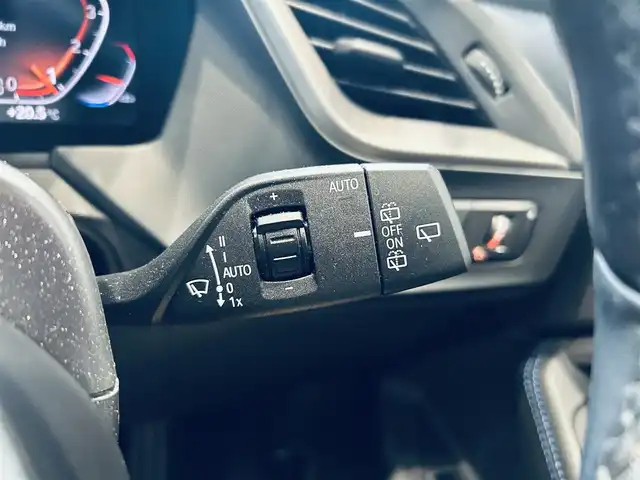 ＢＭＷ １１８ｉ Mスポーツ 大阪府 2022(令4)年 1.7万km 白 ACC/純正ナビ/バックカメラ/applecarplay/純正18インチAW/LEDヘッドライト/電動リアゲート/ブラインドスポット/クリアランスソナー/ワイヤレス充電/ハーフレザー/パワーシート/Dシートメモリ/スマートキー/ETC/ドラレコ