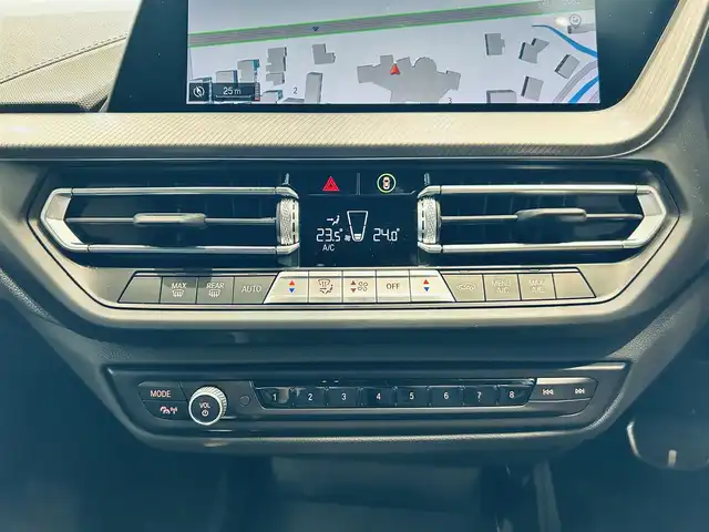 ＢＭＷ １１８ｉ Mスポーツ 大阪府 2022(令4)年 1.7万km 白 ACC/純正ナビ/バックカメラ/applecarplay/純正18インチAW/LEDヘッドライト/電動リアゲート/ブラインドスポット/クリアランスソナー/ワイヤレス充電/ハーフレザー/パワーシート/Dシートメモリ/スマートキー/ETC/ドラレコ