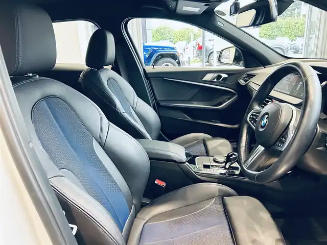ＢＭＷ １１８ｉ Mスポーツ 大阪府 2022(令4)年 1.7万km 白 ACC/純正ナビ/バックカメラ/applecarplay/純正18インチAW/LEDヘッドライト/電動リアゲート/ブラインドスポット/クリアランスソナー/ワイヤレス充電/ハーフレザー/パワーシート/Dシートメモリ/スマートキー/ETC/ドラレコ