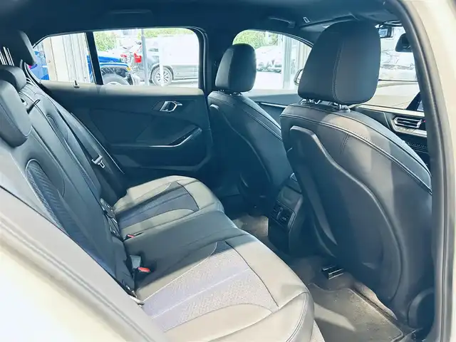 ＢＭＷ １１８ｉ Mスポーツ 大阪府 2022(令4)年 1.7万km 白 ACC/純正ナビ/バックカメラ/applecarplay/純正18インチAW/LEDヘッドライト/電動リアゲート/ブラインドスポット/クリアランスソナー/ワイヤレス充電/ハーフレザー/パワーシート/Dシートメモリ/スマートキー/ETC/ドラレコ