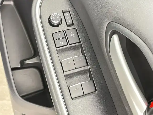 トヨタ ノア ハイブリッド S－Z 千葉県 2022(令4)年 2万km ホワイトパールクリスタルシャイン 禁煙車/モデリスタエアロ/トヨタセーフティーセンス/・プリクラッシュセーフティー/・レーンディパーチャーアラート/・レーダークルーズコントロール/・ロードサインアシスト/・ドライバー異常時対応システム/快適利便パッケージHigh/純正10.5インチディスプレイオーディオ/　ナビキッド/CD/DVD/BT/フルセグTV/純正14インチフリップダウンモニター/両側パワースライドドア/デジタルインナーミラー/コーナーセンサー/オートハイビーム/ヘッドアップディスプレイ/純正17インチアルミホイール