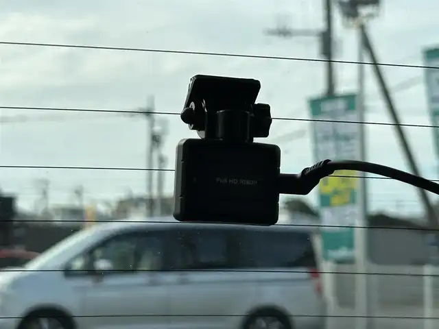 トヨタ カローラ フィールダー 1．5G エアロツアラー 埼玉県 2017(平29)年 3.4万km スーパーレッドⅤ パナソニックナビオーディオ/（AM/FM/フルセグTV/BT/CD/DVD/SD）/フルセグTV/バックカメラ/ビルトインETC/Toyota Safety Sense/・プリクラッシュセーフティ/・レーンディパーチャーアラート/前後ドライブレコーダー/アイドリングストップ/オートライト/オートマチックハイビーム/オートエアコン/プッシュスタートボタン/4WD/純正フロアマット/純正ドアバイザー/車両/ナビ 取扱説明書/保証書