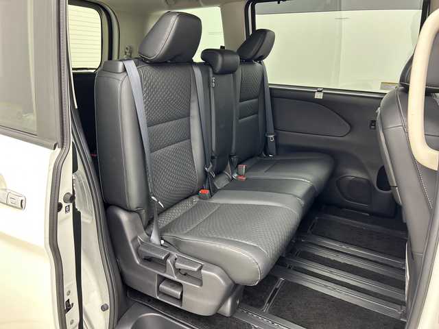 日産 セレナ ハイウェイスター V 三重県 2021(令3)年 3万km ブリリアントホワイトパール /禁煙車//純正１０インチＳＤナビ//ブルーレイ再生可//アラウンドビューモニター//純正11インチフリップダウンモニター//ハンズフリー機能付き両側パワースライドドア//プロパイロット//レーダークルーズコントロール//衝突軽減ブレーキ//レーンキープアシスト//デジタルインナーミラー//ビルトインＥＴＣ//WAC//ステアリングスイッチ//前後コーナーセンサー//オートハイビーム //純正前方ドライブレコーダー//サイドカーテンアエアバッグ