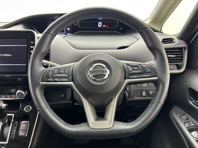 日産 セレナ ハイウェイスター V 三重県 2021(令3)年 3万km ブリリアントホワイトパール /禁煙車//純正１０インチＳＤナビ//ブルーレイ再生可//アラウンドビューモニター//純正11インチフリップダウンモニター//ハンズフリー機能付き両側パワースライドドア//プロパイロット//レーダークルーズコントロール//衝突軽減ブレーキ//レーンキープアシスト//デジタルインナーミラー//ビルトインＥＴＣ//WAC//ステアリングスイッチ//前後コーナーセンサー//オートハイビーム //純正前方ドライブレコーダー//サイドカーテンアエアバッグ