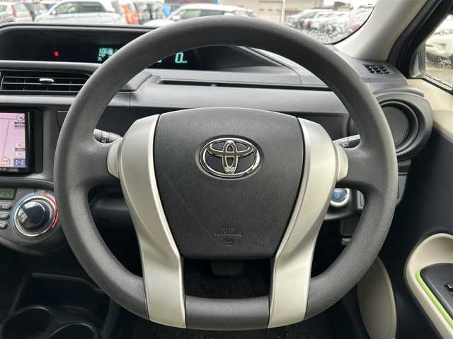 トヨタ アクア S 新潟県 2014(平26)年 5.8万km コバルトブルーメタリック 社外ナビ/(AM/FM/CD/ワンセグ)/ETC/アイドリングストップ/社外アルミホイール/AUTOライト/HIDヘッドライト/ドアバイザー/電格ミラー/プッシュスタート/スマートキー/純正フロアマット