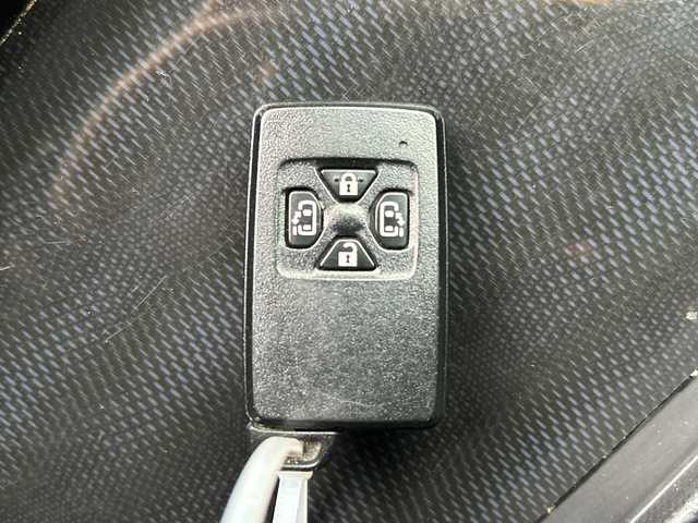 トヨタ エスティマ アエラス 広島県 2013(平25)年 6.1万km グレイッシュブルーマイカメタリック 禁煙/純正ナビ(NSZT-W62G)/・フルセグ/CD/DVD/BT/SD/バックカメラ/クルーズコントロール/両側パワースライドドア/電動格納ウィンカーミラー/ＨＩＤヘッドライト/フォグランプ/オットマン/デュアルエアコン/スマートキー/プッシュスタート/ETC/純正１８インチアルミホイール/Wエアバック