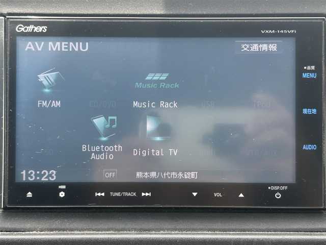 ホンダ ヴェゼル ハイブリッド Z 熊本県 2014(平26)年 18.3万km ホワイトオーキッドパール ワンオーナー/純正ナビ/・AM/FM/CD/DVD/USB/SD/iPod/BT/・フルセグTV/バックカメラ/安心パッケージ/・リアクティブフォースペダル/・シティブレーキアクティブシステム/寒冷地仕様/横滑り防止機能/車両接近通報装置/クルーズコントロール/革巻きステアリング/・ステアリングリモコン/・パドルシフト/ハーフレザーシート/・D/N席シートヒーター/オートライト/・フォグランプ/・LEDライト/電動格納ミラー/・ウィンカーミラー/・リバース連動ドアミラー/電動サイドブレーキ/・ホールドボタン/純正フロアマット/純正アルミホイール/スマートキー