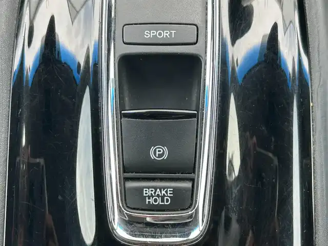 ホンダ ヴェゼル ハイブリッド Z 熊本県 2014(平26)年 18.3万km ホワイトオーキッドパール ワンオーナー/純正ナビ/・AM/FM/CD/DVD/USB/SD/iPod/BT/・フルセグTV/バックカメラ/安心パッケージ/・リアクティブフォースペダル/・シティブレーキアクティブシステム/寒冷地仕様/横滑り防止機能/車両接近通報装置/クルーズコントロール/革巻きステアリング/・ステアリングリモコン/・パドルシフト/ハーフレザーシート/・D/N席シートヒーター/オートライト/・フォグランプ/・LEDライト/電動格納ミラー/・ウィンカーミラー/・リバース連動ドアミラー/電動サイドブレーキ/・ホールドボタン/純正フロアマット/純正アルミホイール/スマートキー