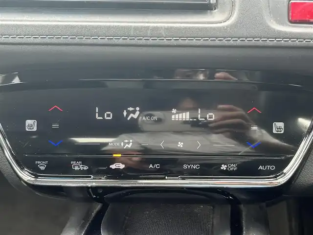 ホンダ ヴェゼル ハイブリッド Z 熊本県 2014(平26)年 18.3万km ホワイトオーキッドパール ワンオーナー/純正ナビ/・AM/FM/CD/DVD/USB/SD/iPod/BT/・フルセグTV/バックカメラ/安心パッケージ/・リアクティブフォースペダル/・シティブレーキアクティブシステム/寒冷地仕様/横滑り防止機能/車両接近通報装置/クルーズコントロール/革巻きステアリング/・ステアリングリモコン/・パドルシフト/ハーフレザーシート/・D/N席シートヒーター/オートライト/・フォグランプ/・LEDライト/電動格納ミラー/・ウィンカーミラー/・リバース連動ドアミラー/電動サイドブレーキ/・ホールドボタン/純正フロアマット/純正アルミホイール/スマートキー