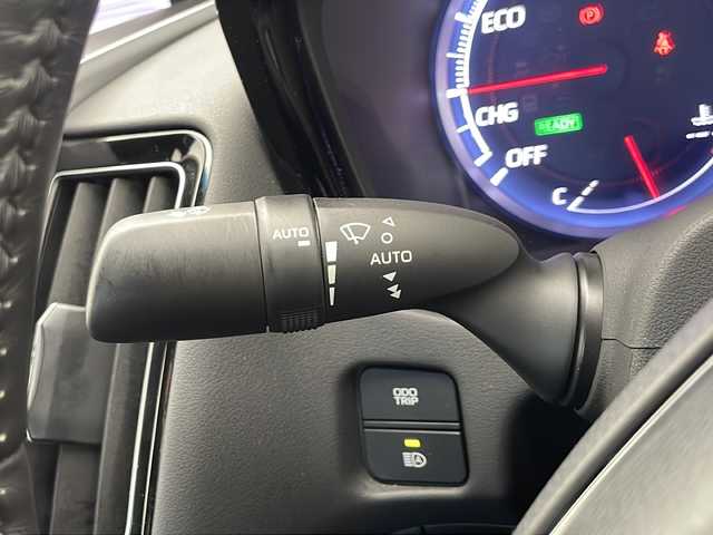 トヨタ クラウン ハイブリッド S Cパッケージ 千葉県 2018(平30)年 4.9万km ホワイトパールクリスタルシャイン 純正ナビ/　CD/DVD/フルセグTV/Bluetooth/トヨタセーフティセンス/レーダークルーズコントロール/レーンキープアシスト/衝突軽減ブレーキ/クリアランスソナー/先行車発進警報/ロードサインアシスト/ヘッドアップディスプレイ/ブラインドスポットモニター/オートハイビーム/電動パーキング/オートホールド/前席パワーシート/前席シートヒーター/ステアリングヒーター/ETC/パドルシフト/LEDライト/フォグランプ/フロアマット/ドアバイザー/純正アルミホイール