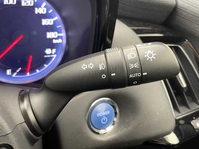 トヨタ クラウン ハイブリッド S Cパッケージ 千葉県 2018(平30)年 4.9万km ホワイトパールクリスタルシャイン 純正ナビ/　CD/DVD/フルセグTV/Bluetooth/トヨタセーフティセンス/レーダークルーズコントロール/レーンキープアシスト/衝突軽減ブレーキ/クリアランスソナー/先行車発進警報/ロードサインアシスト/ヘッドアップディスプレイ/ブラインドスポットモニター/オートハイビーム/電動パーキング/オートホールド/前席パワーシート/前席シートヒーター/ステアリングヒーター/ETC/パドルシフト/LEDライト/フォグランプ/フロアマット/ドアバイザー/純正アルミホイール