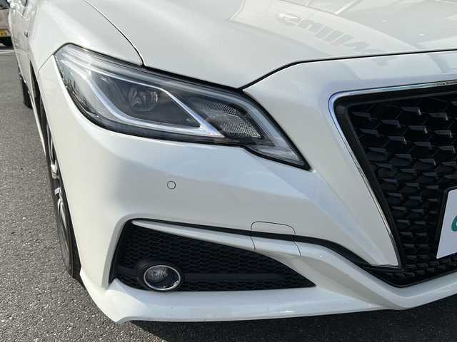 トヨタ クラウン ハイブリッド S Cパッケージ 茨城県 2018(平30)年 4.9万km ホワイトパールクリスタルシャイン 純正ナビ/　CD/DVD/フルセグTV/Bluetooth/トヨタセーフティセンス/レーダークルーズコントロール/レーンキープアシスト/衝突軽減ブレーキ/クリアランスソナー/先行車発進警報/ロードサインアシスト/ヘッドアップディスプレイ/ブラインドスポットモニター/オートハイビーム/電動パーキング/オートホールド/前席パワーシート/前席シートヒーター/ステアリングヒーター/ETC/パドルシフト/LEDライト/フォグランプ/フロアマット/ドアバイザー/純正アルミホイール