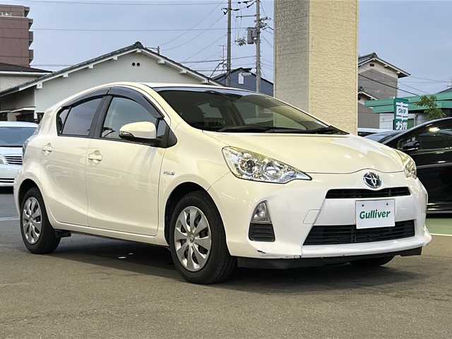 トヨタ アクア S 愛媛県 2014(平26)年 10.8万km スーパーホワイトⅡ ワンオーナー/バックカメラ/ドライブレコーダー/純正ナビ/ワンセグTV/Bluetooth/CD/リモコンキー/ETC/純正フロアマット