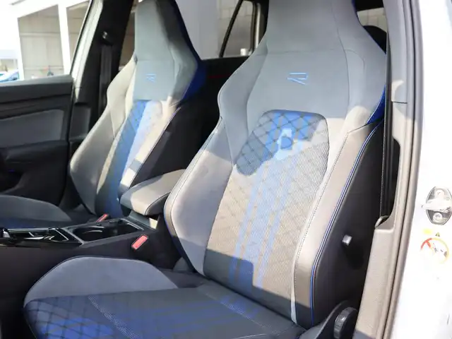 フォルクスワーゲン ＶＷ ゴルフＲヴァリアント TSI 4モーション 宮城県 2023(令5)年 3.3万km 白 純正ナビＴＶ・フルセグ/・BT・androidauto・appleCarplay・mirrorlink/IQドライブ/・プリクラッシュブレーキシステム/・ドライバー疲労検知/・レーンチェンジアシストシステム/液晶コンビネーションメーター/アダプティブクルーズコントロール/Ｒ専用スポーツシート/・左右シートヒーター/ステアリングヒーター/バックカメラ/パークアシスト/パドルシフト/ヘッドアップディスプレイ/ドライブモードセレクト/ＥＴＣ２．０/パワーバックドア/ワイヤレス充電/オートブレーキホールド/IQライト/オートハイビーム