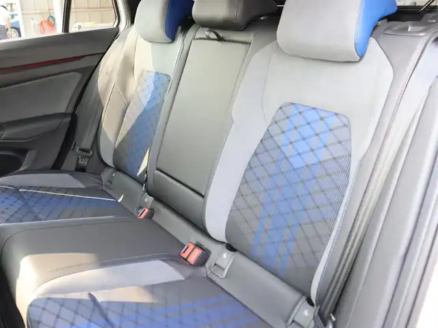 フォルクスワーゲン ＶＷ ゴルフＲヴァリアント TSI 4モーション 宮城県 2023(令5)年 3.3万km 白 純正ナビＴＶ・フルセグ/・BT・androidauto・appleCarplay・mirrorlink/IQドライブ/・プリクラッシュブレーキシステム/・ドライバー疲労検知/・レーンチェンジアシストシステム/液晶コンビネーションメーター/アダプティブクルーズコントロール/Ｒ専用スポーツシート/・左右シートヒーター/ステアリングヒーター/バックカメラ/パークアシスト/パドルシフト/ヘッドアップディスプレイ/ドライブモードセレクト/ＥＴＣ２．０/パワーバックドア/ワイヤレス充電/オートブレーキホールド/IQライト/オートハイビーム