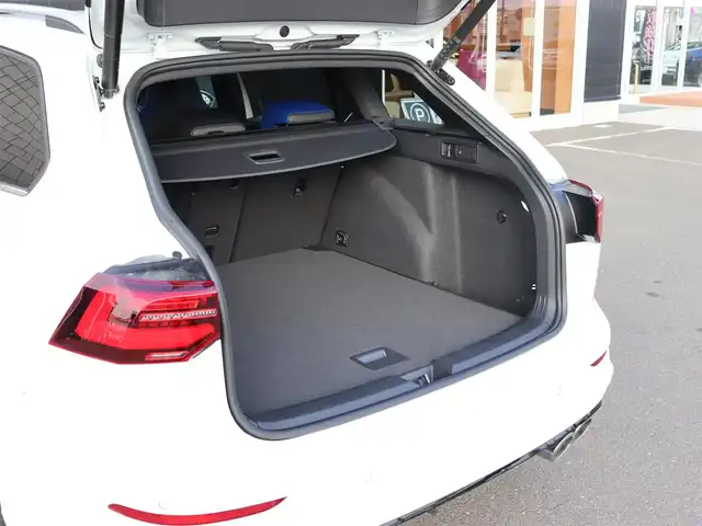 フォルクスワーゲン ＶＷ ゴルフＲヴァリアント TSI 4モーション 宮城県 2023(令5)年 3.3万km 白 純正ナビＴＶ・フルセグ/・BT・androidauto・appleCarplay・mirrorlink/IQドライブ/・プリクラッシュブレーキシステム/・ドライバー疲労検知/・レーンチェンジアシストシステム/液晶コンビネーションメーター/アダプティブクルーズコントロール/Ｒ専用スポーツシート/・左右シートヒーター/ステアリングヒーター/バックカメラ/パークアシスト/パドルシフト/ヘッドアップディスプレイ/ドライブモードセレクト/ＥＴＣ２．０/パワーバックドア/ワイヤレス充電/オートブレーキホールド/IQライト/オートハイビーム