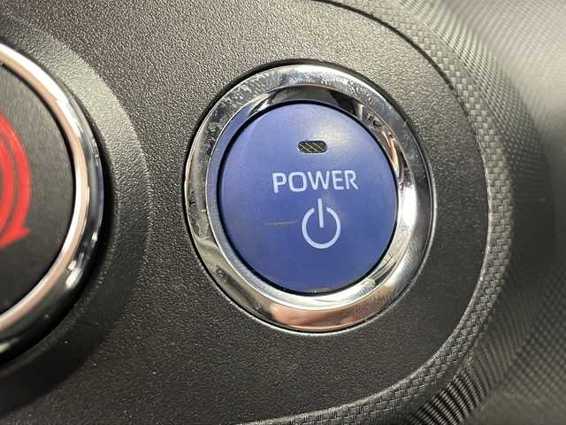 トヨタ ライズ Z 茨城県 2023(令5)年 2.1万km ブラックマイカメタリック/シャイニングホワイトパール 衝突軽減ブレーキ/SDナビ/全周囲カメラ/アダプティブクルーズコントロール/LEDオートライト/シートヒーター/純正フロアマット/純正17インチアルミホイール/オートブレーキホールド/スマートキー2本/ETC/禁煙車