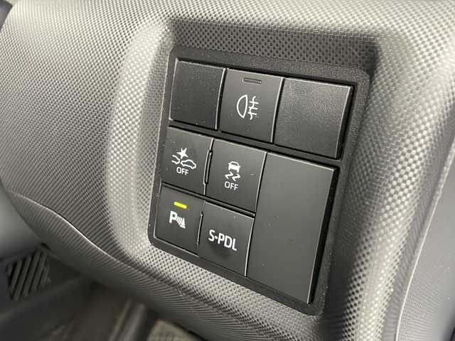 トヨタ ライズ Z 茨城県 2023(令5)年 2.1万km ブラックマイカメタリック/シャイニングホワイトパール 衝突軽減ブレーキ/SDナビ/全周囲カメラ/アダプティブクルーズコントロール/LEDオートライト/シートヒーター/純正フロアマット/純正17インチアルミホイール/オートブレーキホールド/スマートキー2本/ETC/禁煙車