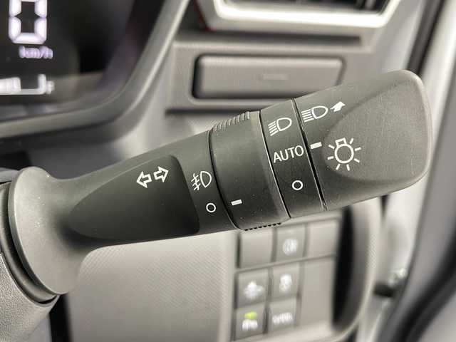 トヨタ ライズ Z 茨城県 2023(令5)年 2.1万km ブラックマイカメタリック/シャイニングホワイトパール 衝突軽減ブレーキ/SDナビ/全周囲カメラ/アダプティブクルーズコントロール/LEDオートライト/シートヒーター/純正フロアマット/純正17インチアルミホイール/オートブレーキホールド/スマートキー2本/ETC/禁煙車