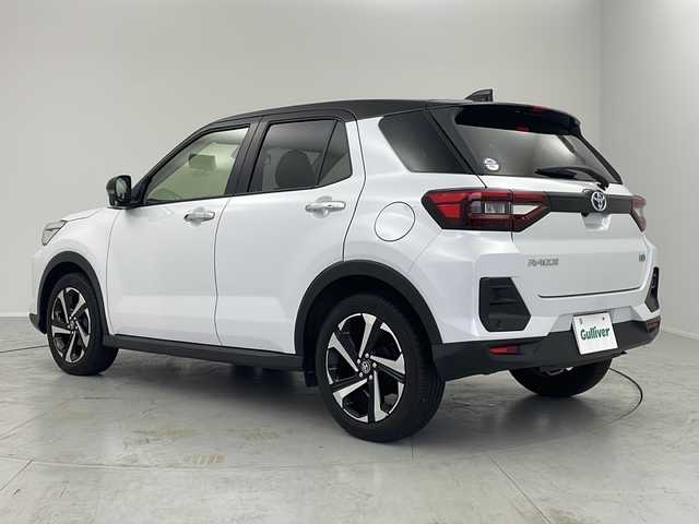 トヨタ ライズ Z 茨城県 2023(令5)年 2.1万km ブラックマイカメタリック/シャイニングホワイトパール 衝突軽減ブレーキ/SDナビ/全周囲カメラ/アダプティブクルーズコントロール/LEDオートライト/シートヒーター/純正フロアマット/純正17インチアルミホイール/オートブレーキホールド/スマートキー2本/ETC/禁煙車