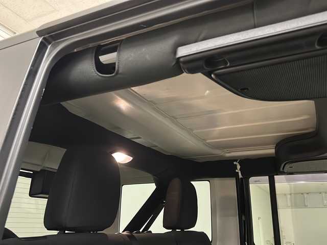 クライスラー・ジープ ジープ ラングラー アンリミテッド スポーツ 熊本県 2017(平29)年 7.1万km 黒 社外メモリナビ（ＣＤ/ラジオ/ＢＴ/フルセグ）/バックカメラ/ＥＴＣ/ドライブレコーダー/クルーズコントロール/ステアリングスイッチ/横滑り防止装置/リモコンキー×２/純正18インチＡＷ/ドアバイザー/純正ゴムマット