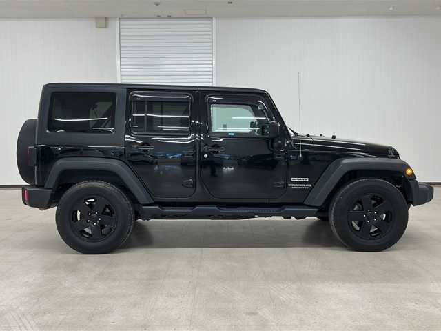 クライスラー・ジープ ジープ ラングラー アンリミテッド スポーツ 熊本県 2017(平29)年 7.1万km 黒 社外メモリナビ（ＣＤ/ラジオ/ＢＴ/フルセグ）/バックカメラ/ＥＴＣ/ドライブレコーダー/クルーズコントロール/ステアリングスイッチ/横滑り防止装置/リモコンキー×２/純正18インチＡＷ/ドアバイザー/純正ゴムマット