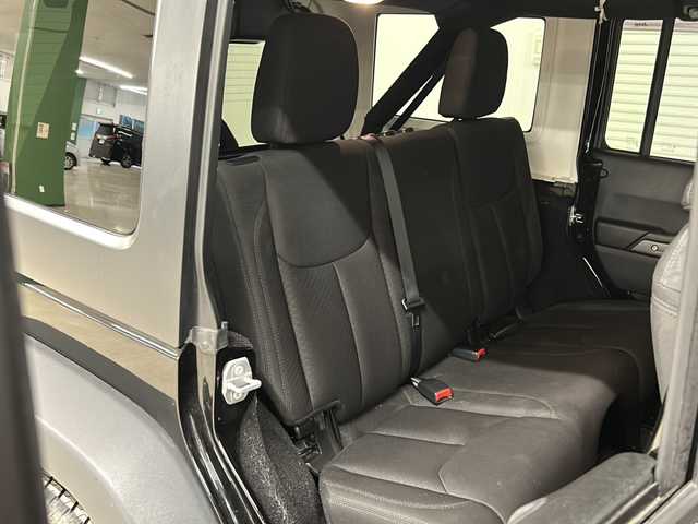 クライスラー・ジープ ジープ ラングラー アンリミテッド スポーツ 熊本県 2017(平29)年 7.1万km 黒 社外メモリナビ（ＣＤ/ラジオ/ＢＴ/フルセグ）/バックカメラ/ＥＴＣ/ドライブレコーダー/クルーズコントロール/ステアリングスイッチ/横滑り防止装置/リモコンキー×２/純正18インチＡＷ/ドアバイザー/純正ゴムマット