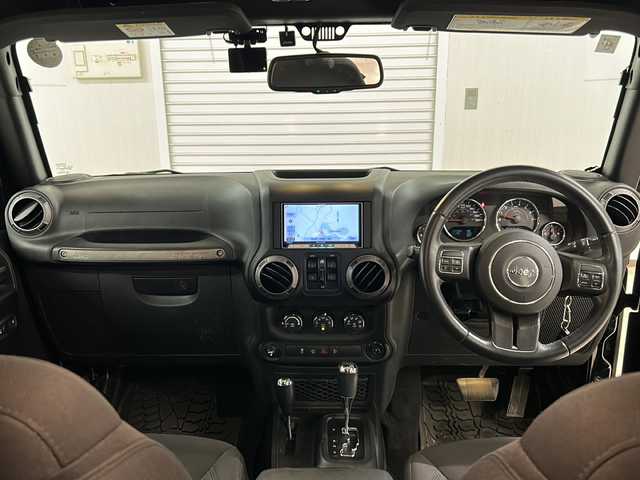 クライスラー・ジープ ジープ ラングラー アンリミテッド スポーツ 熊本県 2017(平29)年 7.1万km 黒 社外メモリナビ（ＣＤ/ラジオ/ＢＴ/フルセグ）/バックカメラ/ＥＴＣ/ドライブレコーダー/クルーズコントロール/ステアリングスイッチ/横滑り防止装置/リモコンキー×２/純正18インチＡＷ/ドアバイザー/純正ゴムマット