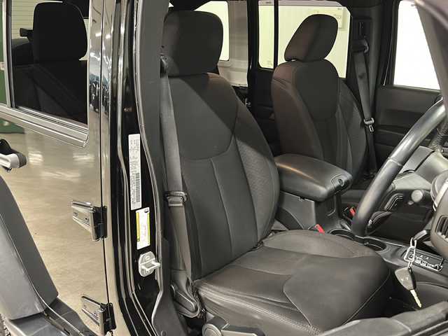 クライスラー・ジープ ジープ ラングラー アンリミテッド スポーツ 熊本県 2017(平29)年 7.1万km 黒 社外メモリナビ（ＣＤ/ラジオ/ＢＴ/フルセグ）/バックカメラ/ＥＴＣ/ドライブレコーダー/クルーズコントロール/ステアリングスイッチ/横滑り防止装置/リモコンキー×２/純正18インチＡＷ/ドアバイザー/純正ゴムマット