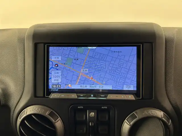 クライスラー・ジープ ジープ ラングラー アンリミテッド スポーツ 岡山県 2017(平29)年 7.1万km ブラック 社外メモリナビ（ＣＤ/ラジオ/ＢＴ/フルセグ）/バックカメラ/ＥＴＣ/ドライブレコーダー/クルーズコントロール/ステアリングスイッチ/横滑り防止装置/リモコンキー×２/純正18インチＡＷ/ドアバイザー/純正ゴムマット