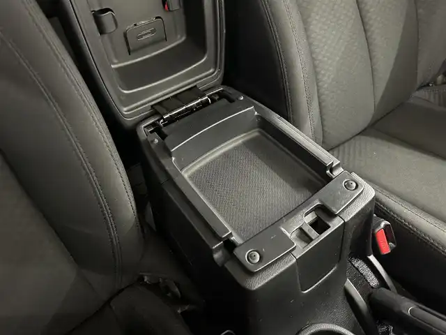 クライスラー・ジープ ジープ ラングラー アンリミテッド スポーツ 岡山県 2017(平29)年 7.1万km ブラック 社外メモリナビ（ＣＤ/ラジオ/ＢＴ/フルセグ）/バックカメラ/ＥＴＣ/ドライブレコーダー/クルーズコントロール/ステアリングスイッチ/横滑り防止装置/リモコンキー×２/純正18インチＡＷ/ドアバイザー/純正ゴムマット