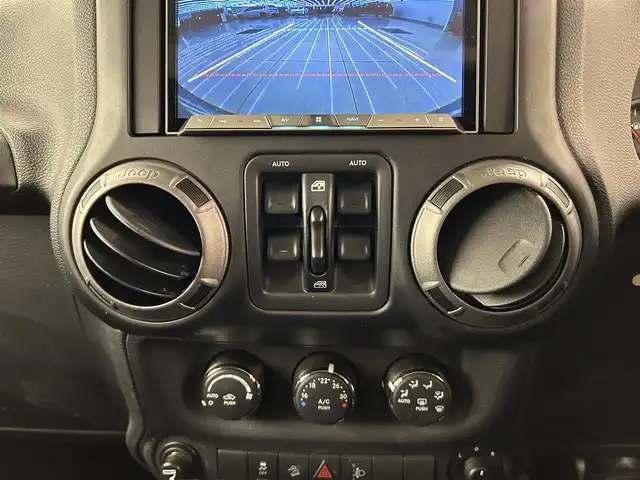 クライスラー・ジープ ジープ ラングラー アンリミテッド スポーツ 岡山県 2017(平29)年 7.1万km ブラック 社外メモリナビ（ＣＤ/ラジオ/ＢＴ/フルセグ）/バックカメラ/ＥＴＣ/ドライブレコーダー/クルーズコントロール/ステアリングスイッチ/横滑り防止装置/リモコンキー×２/純正18インチＡＷ/ドアバイザー/純正ゴムマット