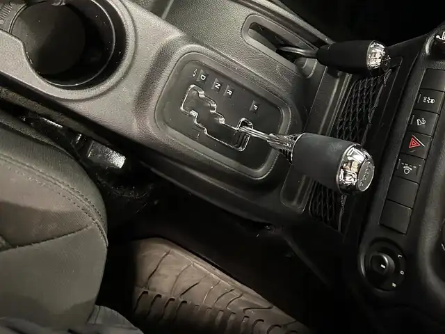 クライスラー・ジープ ジープ ラングラー アンリミテッド スポーツ 岡山県 2017(平29)年 7.1万km ブラック 社外メモリナビ（ＣＤ/ラジオ/ＢＴ/フルセグ）/バックカメラ/ＥＴＣ/ドライブレコーダー/クルーズコントロール/ステアリングスイッチ/横滑り防止装置/リモコンキー×２/純正18インチＡＷ/ドアバイザー/純正ゴムマット