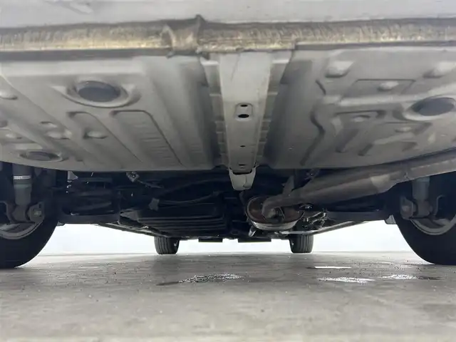 トヨタ エスクァイア ハイブリッド Gi 千葉県 2016(平28)年 6万km シルバーM 禁煙車/トヨタセーフティセンス/・先行車発進システム/・レーンディパーチャーアラート/・クルーズコントロール/両側電動ドア/純正９インチメモリナビ/・型番：NSZT-Y66T/・CD/DVD/Bluetooth/フルセグTV/・バックカメラ/・ビルトインETC/革巻きステアリング/・ステアリングスイッチ/レザーシート/・DNシートヒーター/左右独立エアコン/純正フロアマット/純正１５インチAW/オートライト/・オートマチックハイビーム/・LEDヘッドライト/・LEDフォグランプ