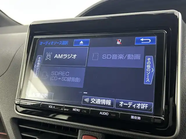 トヨタ エスクァイア ハイブリッド Gi 千葉県 2016(平28)年 6万km シルバーM 禁煙車/トヨタセーフティセンス/・先行車発進システム/・レーンディパーチャーアラート/・クルーズコントロール/両側電動ドア/純正９インチメモリナビ/・型番：NSZT-Y66T/・CD/DVD/Bluetooth/フルセグTV/・バックカメラ/・ビルトインETC/革巻きステアリング/・ステアリングスイッチ/レザーシート/・DNシートヒーター/左右独立エアコン/純正フロアマット/純正１５インチAW/オートライト/・オートマチックハイビーム/・LEDヘッドライト/・LEDフォグランプ