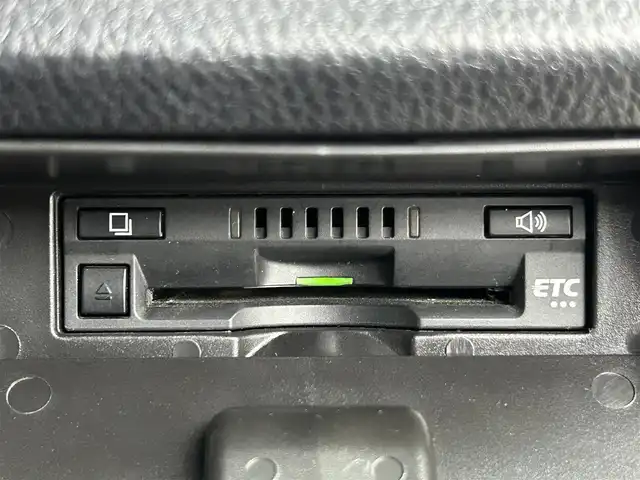 トヨタ エスクァイア ハイブリッド Gi 千葉県 2016(平28)年 6万km シルバーM 禁煙車/トヨタセーフティセンス/・先行車発進システム/・レーンディパーチャーアラート/・クルーズコントロール/両側電動ドア/純正９インチメモリナビ/・型番：NSZT-Y66T/・CD/DVD/Bluetooth/フルセグTV/・バックカメラ/・ビルトインETC/革巻きステアリング/・ステアリングスイッチ/レザーシート/・DNシートヒーター/左右独立エアコン/純正フロアマット/純正１５インチAW/オートライト/・オートマチックハイビーム/・LEDヘッドライト/・LEDフォグランプ