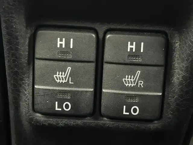 トヨタ エスクァイア ハイブリッド Gi 千葉県 2016(平28)年 6万km シルバーM 禁煙車/トヨタセーフティセンス/・先行車発進システム/・レーンディパーチャーアラート/・クルーズコントロール/両側電動ドア/純正９インチメモリナビ/・型番：NSZT-Y66T/・CD/DVD/Bluetooth/フルセグTV/・バックカメラ/・ビルトインETC/革巻きステアリング/・ステアリングスイッチ/レザーシート/・DNシートヒーター/左右独立エアコン/純正フロアマット/純正１５インチAW/オートライト/・オートマチックハイビーム/・LEDヘッドライト/・LEDフォグランプ