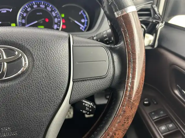 トヨタ エスクァイア ハイブリッド Gi 千葉県 2016(平28)年 6万km シルバーM 禁煙車/トヨタセーフティセンス/・先行車発進システム/・レーンディパーチャーアラート/・クルーズコントロール/両側電動ドア/純正９インチメモリナビ/・型番：NSZT-Y66T/・CD/DVD/Bluetooth/フルセグTV/・バックカメラ/・ビルトインETC/革巻きステアリング/・ステアリングスイッチ/レザーシート/・DNシートヒーター/左右独立エアコン/純正フロアマット/純正１５インチAW/オートライト/・オートマチックハイビーム/・LEDヘッドライト/・LEDフォグランプ