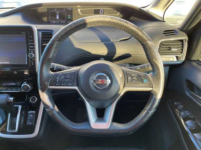 日産 セレナ ハイウェイスター G 富山県 2016(平28)年 10.8万km ダイヤモンドブラック フリップダウンモニター/純正9インチナビ/CD/DVD/TV/SD/Bluetooth/アラウンドビューモニター/プロパイロット/両側パワースライドドア/ETC/電子パーキングブレーキ/TVキャンセラー/前席シートヒーター/プッシュスタート/スマートキー/スペアキー１本/取説