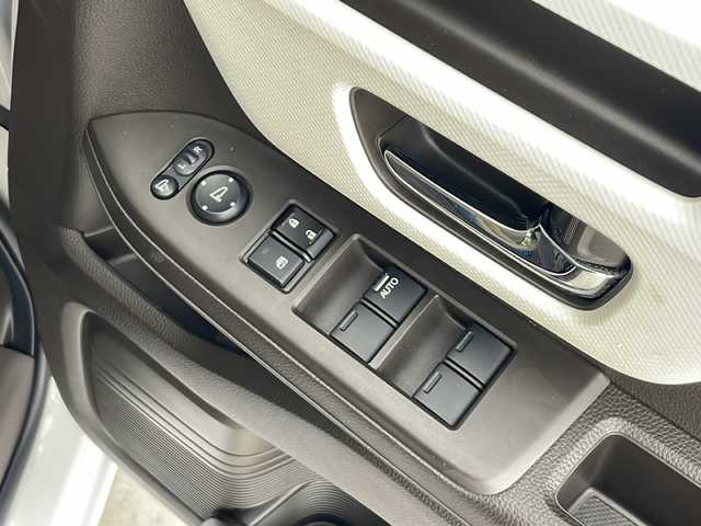 ホンダ Ｎ ＢＯＸ L ターボ 秋田県 2022(令4)年 2万km プラチナホワイトパール 純正ナビ【FM/AM/BT/CD】 /両側パワースライドドア  /ETC /バックカメラ　/前後ドライブレコーダー　/クリアランスソナー　/横滑り防止装置　/ブレーキホールド　/自動パーキングブレーキ　/衝突被害軽減システム　/コーナーセンサー /オートエアコン /前席シートヒーター/革巻きステアリング/ホンダECON/ステアリングリモコン/クルーズコントロール/パドルシフト/オートライト/ライトレベライザー /スマートキー/プッシュスタート /USBポート/純正フロアマット/リアサンシェード /サイドバイザー /社外AW/ウィンカーミラー