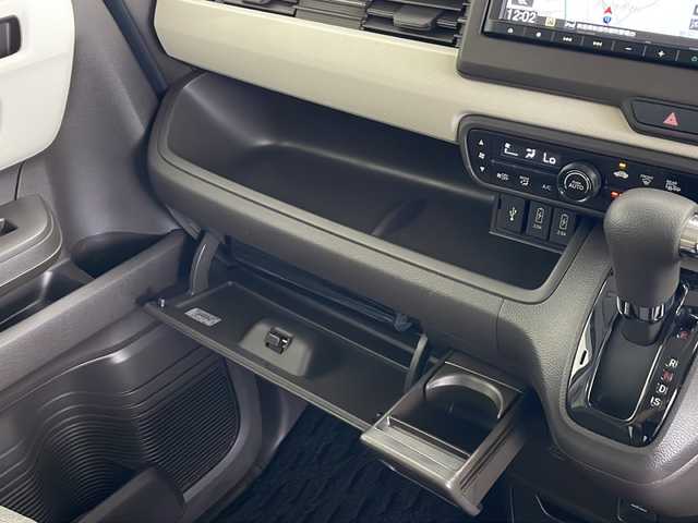 ホンダ Ｎ ＢＯＸ L ターボ 秋田県 2022(令4)年 2万km プラチナホワイトパール 純正ナビ【FM/AM/BT/CD】 /両側パワースライドドア  /ETC /バックカメラ　/前後ドライブレコーダー　/クリアランスソナー　/横滑り防止装置　/ブレーキホールド　/自動パーキングブレーキ　/衝突被害軽減システム　/コーナーセンサー /オートエアコン /前席シートヒーター/革巻きステアリング/ホンダECON/ステアリングリモコン/クルーズコントロール/パドルシフト/オートライト/ライトレベライザー /スマートキー/プッシュスタート /USBポート/純正フロアマット/リアサンシェード /サイドバイザー /社外AW/ウィンカーミラー