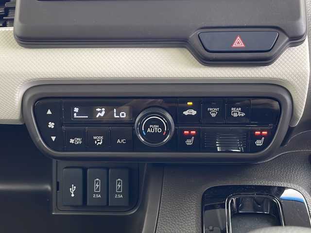 ホンダ Ｎ ＢＯＸ L ターボ 秋田県 2022(令4)年 2万km プラチナホワイトパール 純正ナビ【FM/AM/BT/CD】 /両側パワースライドドア  /ETC /バックカメラ　/前後ドライブレコーダー　/クリアランスソナー　/横滑り防止装置　/ブレーキホールド　/自動パーキングブレーキ　/衝突被害軽減システム　/コーナーセンサー /オートエアコン /前席シートヒーター/革巻きステアリング/ホンダECON/ステアリングリモコン/クルーズコントロール/パドルシフト/オートライト/ライトレベライザー /スマートキー/プッシュスタート /USBポート/純正フロアマット/リアサンシェード /サイドバイザー /社外AW/ウィンカーミラー