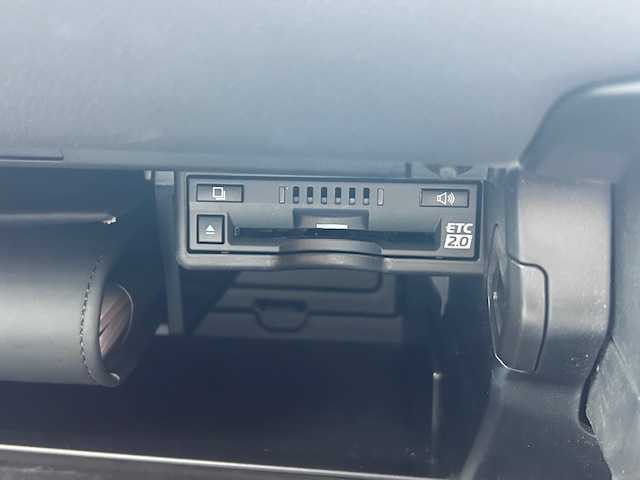 レクサス ＵＸ 250h バージョンC 大阪府 2020(令2)年 3.4万km ソニッククォーツ ナビ　/フルセグ　/Ｂｌｕｅｔｏｏｔｈ　/ＤＶＤ　/バックカメラ　/レザーシート　/シートヒーター　/ステアリングヒーター　/レーダークルーズコントロール　/前後コーナーセンサー　/ビルトイン２．０ＥＴＣ　/前後ドラレコ