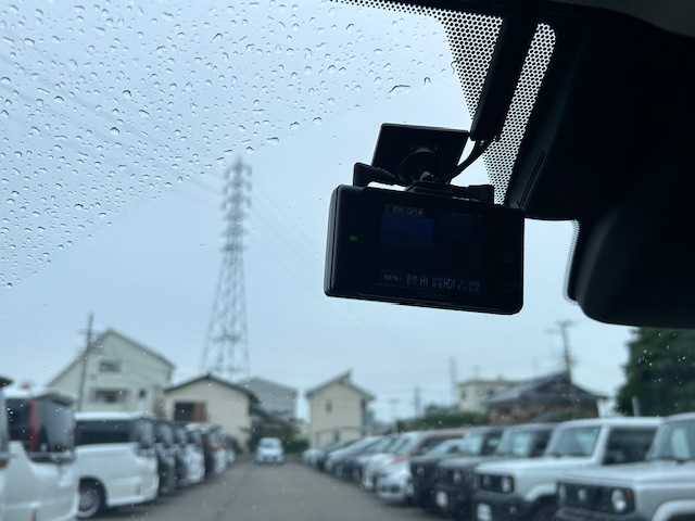 レクサス ＵＸ 250h バージョンC 大阪府 2020(令2)年 3.4万km ソニッククォーツ ナビ　/フルセグ　/Ｂｌｕｅｔｏｏｔｈ　/ＤＶＤ　/バックカメラ　/レザーシート　/シートヒーター　/ステアリングヒーター　/レーダークルーズコントロール　/前後コーナーセンサー　/ビルトイン２．０ＥＴＣ　/前後ドラレコ