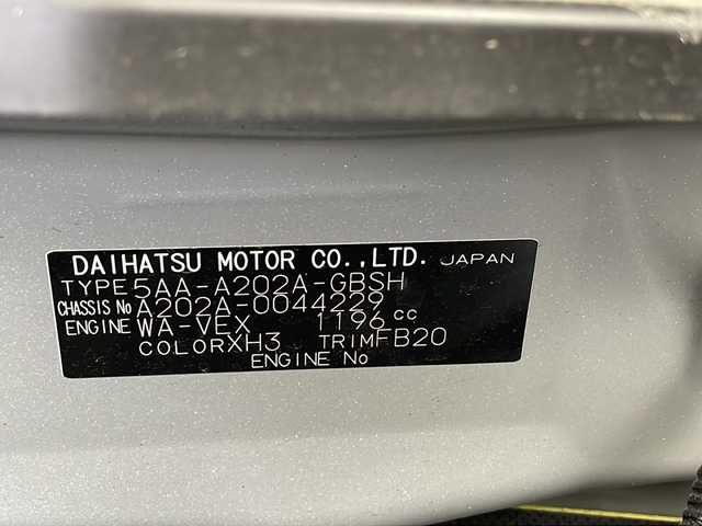 トヨタ ライズ 茨城県 2023(令5)年 2.3万km ブラックマイカメタリック/シャイニングホワイトパール ＳＤナビ　全周囲カメラ　シートヒーター　アダプティブクルーズコントロール　衝突軽減ブレーキ　純正フロアマット　純正１７インチアルミホイール　ＬＥＤライト　ステアリングスイッチ　オートブレーキホールド