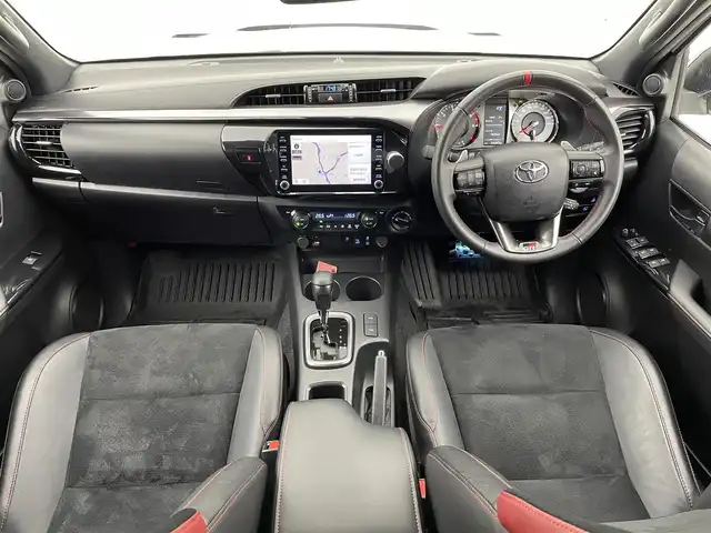 トヨタ ハイラックス Z GRスポーツ 宮城県 2023(令5)年 2.5万km スーパーホワイトⅡ 純正ナビ　/全周囲カメラ　/純正ベッドライナー　/トノカバー　/ＲＡＹＳ１７インチアルミ　/フロントリフトアップ　/ＴＯＹＯＴＡデカール　/オーバーフェンダー　/専用レッドキャリパー/純正ラバーマット/パワーシート　/ハーフレザーシート/ＥＴＣ　/前後ドライブレコーダー/アダプティブクルーズコントロール/プリクラッシュセーフティ/レーンディパーチャーアラート /クリアランスソナー/禁煙車
